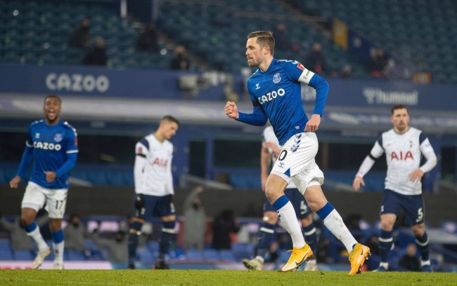 因素共同决 因素共同决